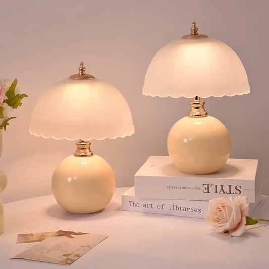 Vintage Scalloped Table Lamp