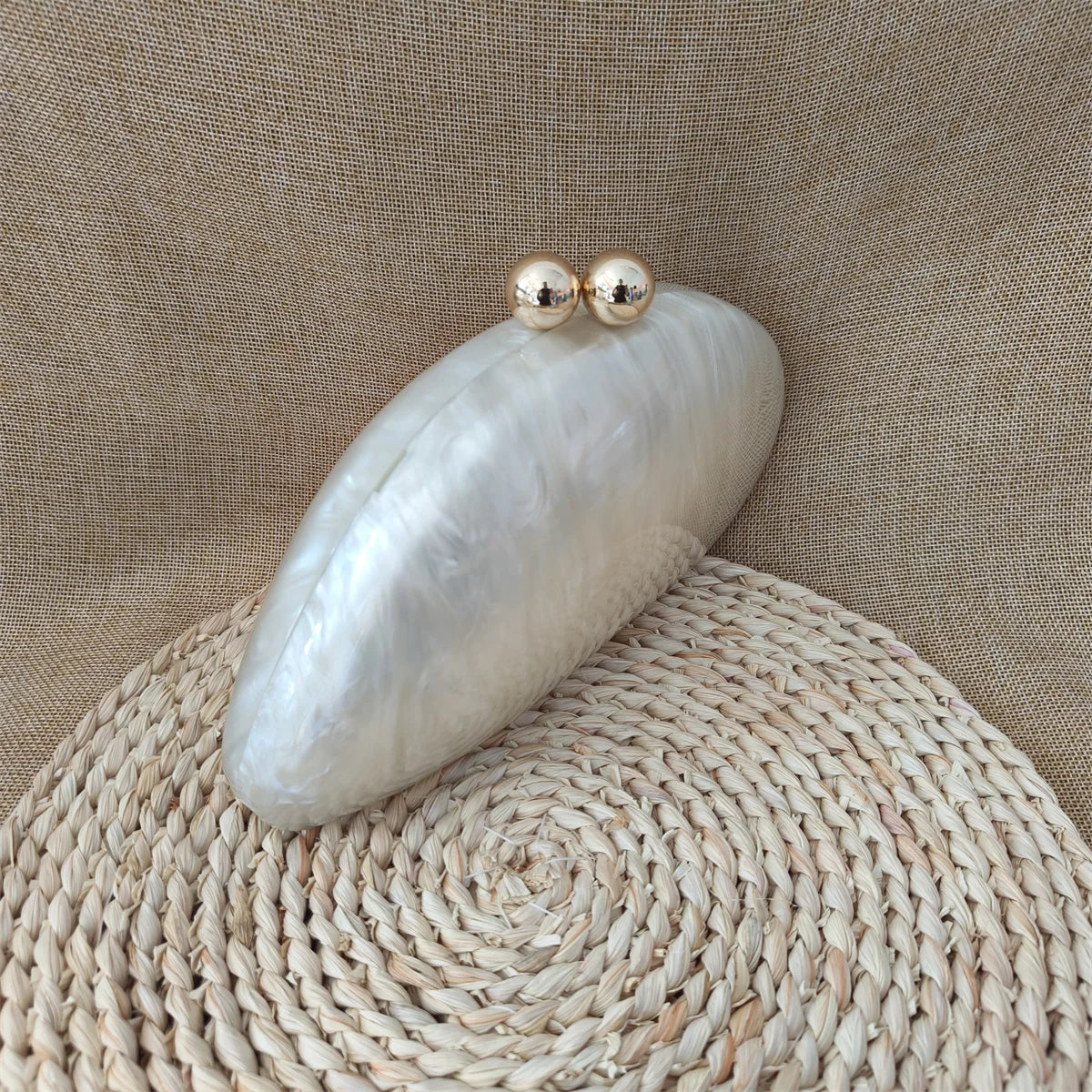 Pearl miniaudière with gold fastening