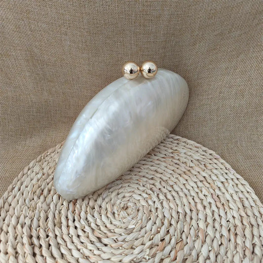 Pearl miniaudière with gold fastening