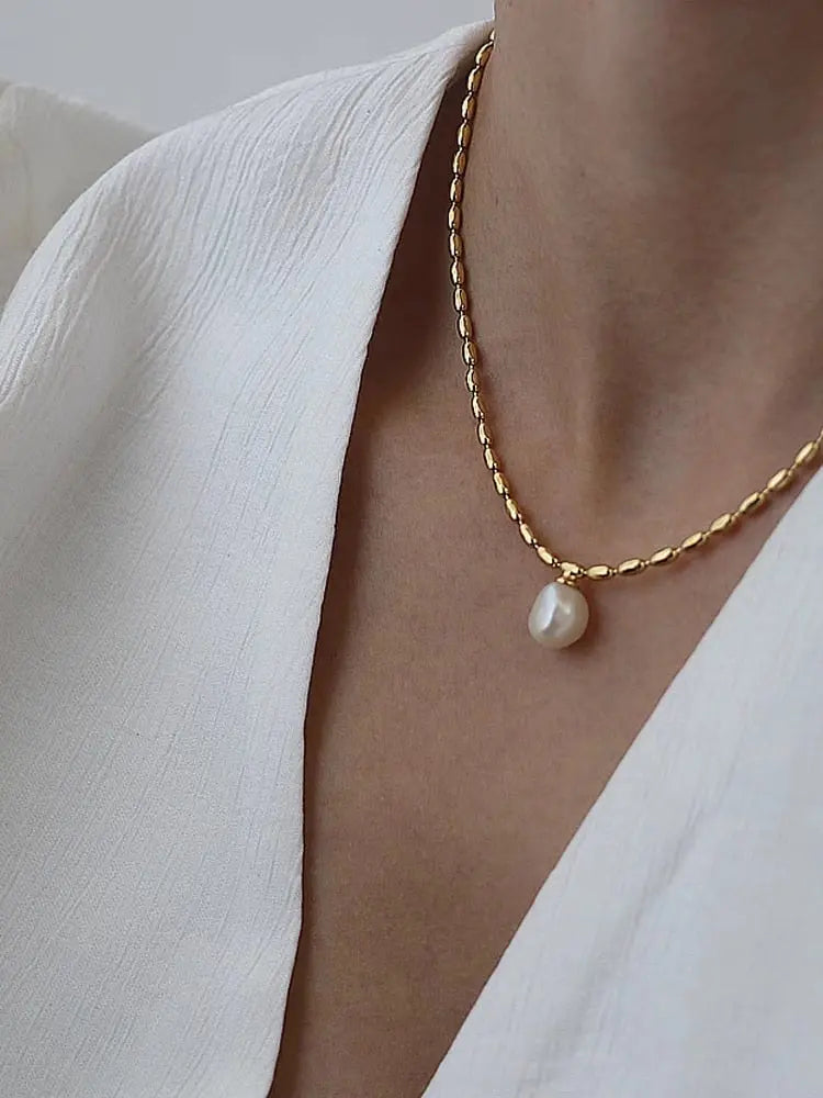 Classic Gold Pearl Necklace CreativeFemininity