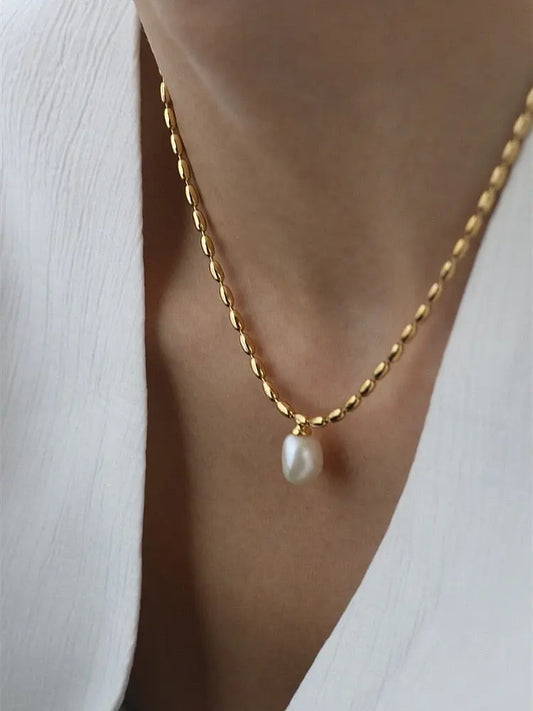 Classic Gold Pearl Necklace CreativeFemininity