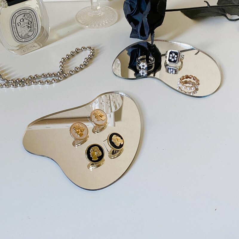 Mirrored jewellery display tray