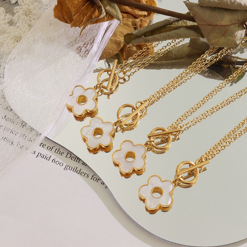 pearl flower charm necklace