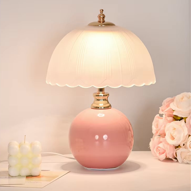 Vintage Scalloped Table Lamp
