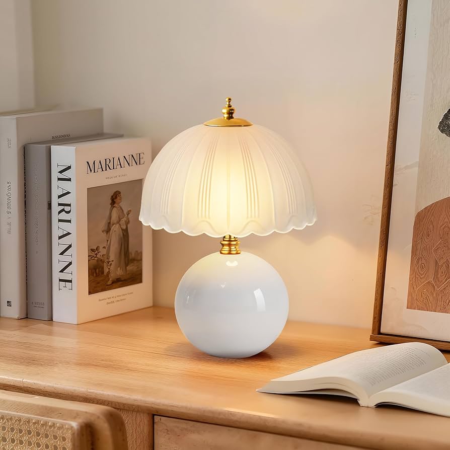 Vintage Scalloped Table Lamp Creative Femininity