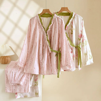 Floral pajama set with pink and green details 