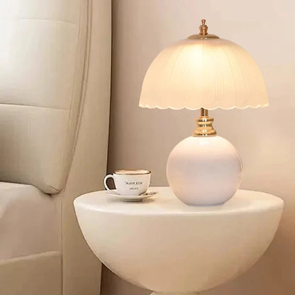 Vintage Scalloped Table Lamp