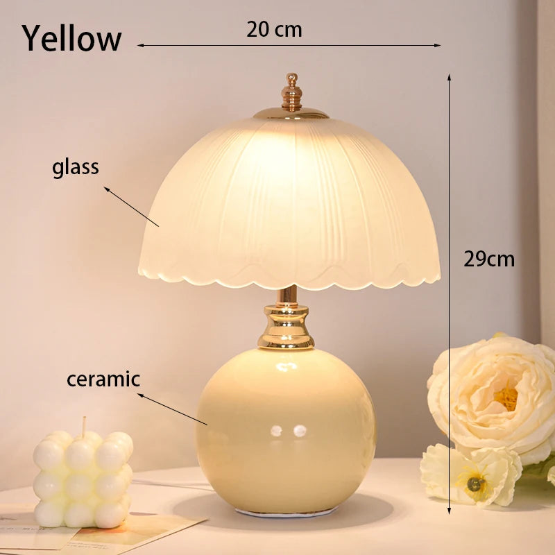 Vintage Scalloped Table Lamp