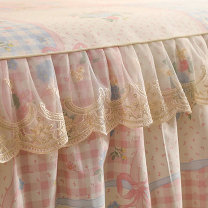 Bedskirt with lace