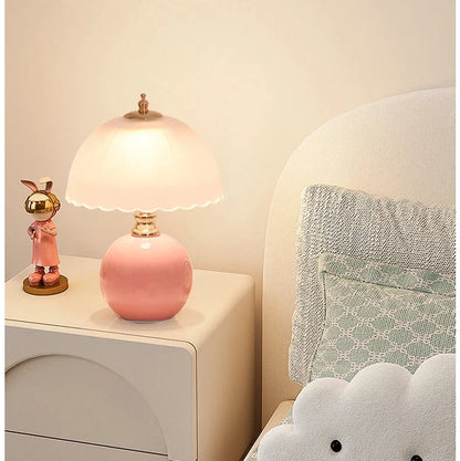 Vintage Scalloped Table Lamp