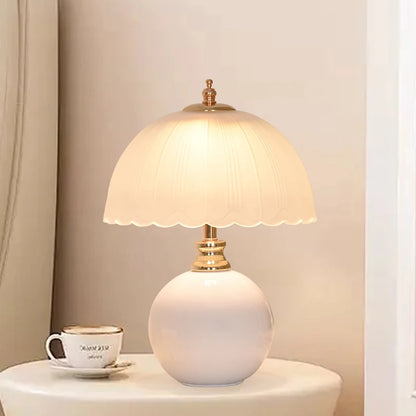 Vintage Scalloped Table Lamp