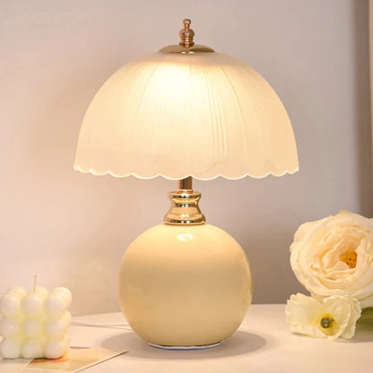 Vintage Scalloped Table Lamp