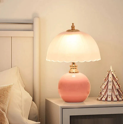 Vintage Scalloped Table Lamp