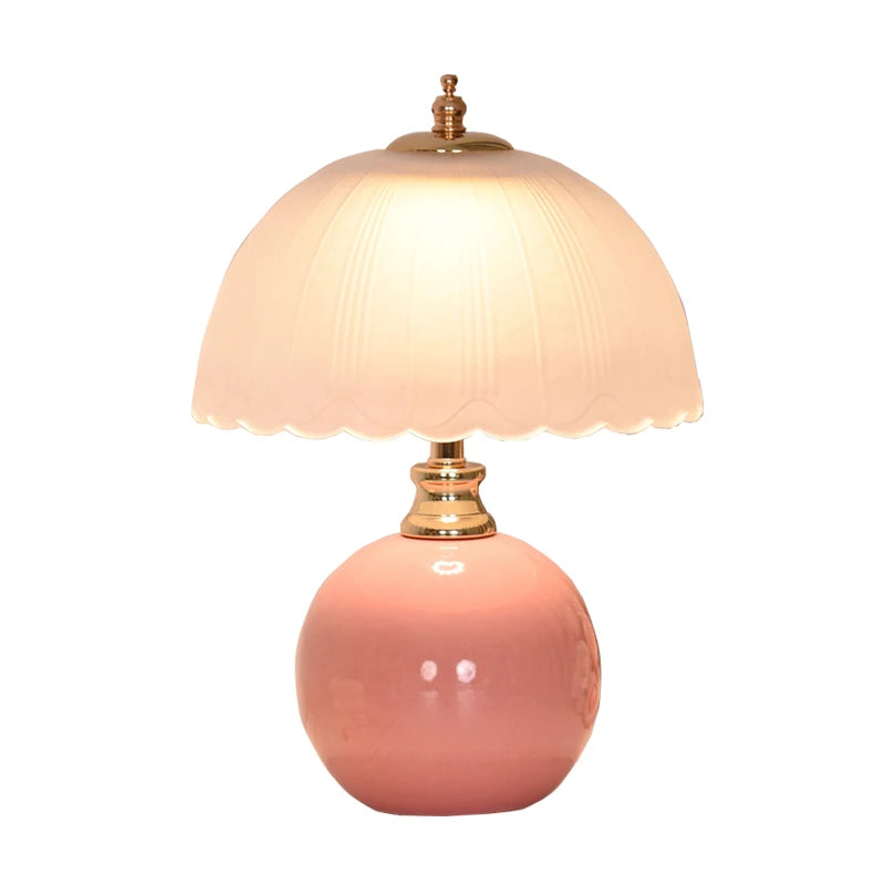 Vintage Scalloped Table Lamp