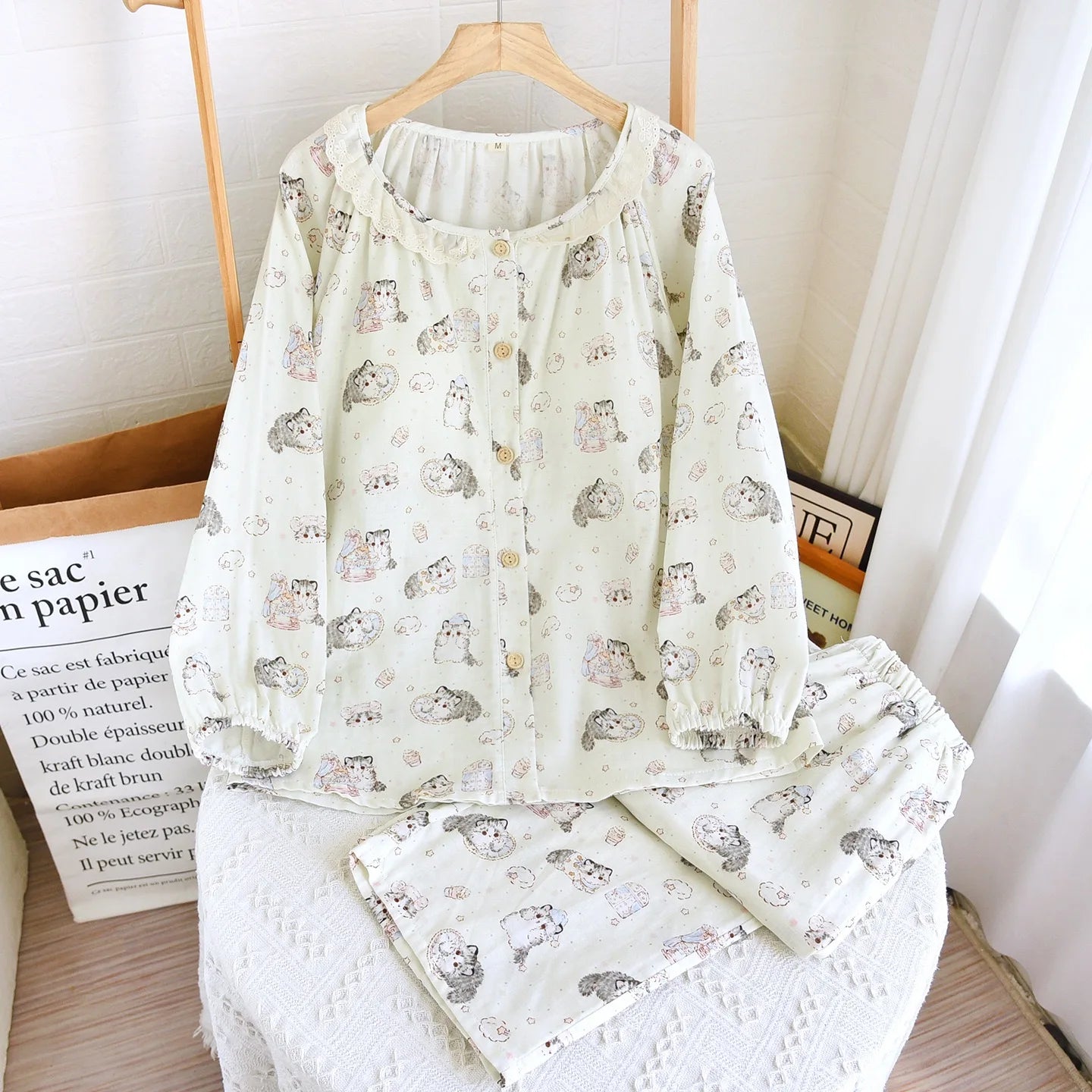 Women's pyjamas with cat design 