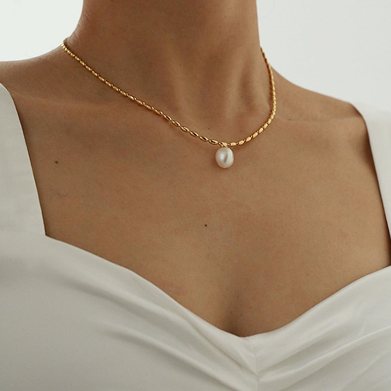 Single pearl choker on sale necklace gold chain