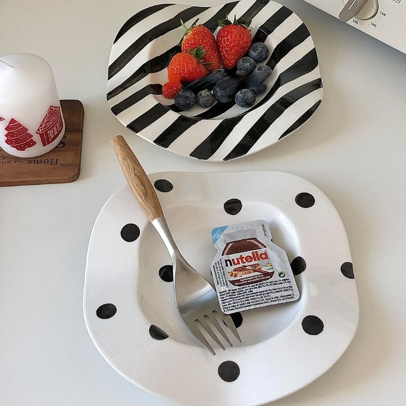 Monochrome Wavy Dinner Plate