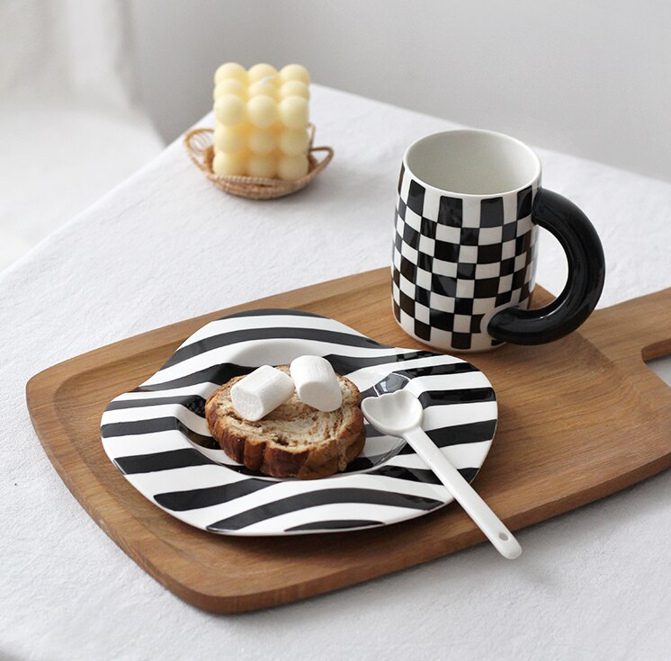 Monochrome Wavy Dinner Plate